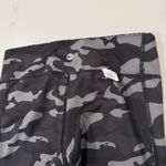 Vineyard Vines  Performance Reversible Leggings Women’s Medium Whale/Camo Print Photo 10