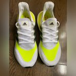 Adidas  Ultraboost 21 Women’s Size 7 white solar yellow Photo 2