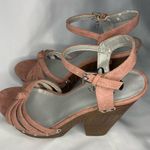 Guess Rose Blush Pink Suede Chunky Heel Sandals 8M Wooden 5” Heel Boho Open Toe Photo 4