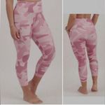 Zyia Active Light n Tight Pink Camo High Rise Cropped Leggings Size 4 Photo 1