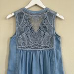Holding Horses  Chambray Tunic Top Womens Size 2 Small Sleeveless‎ Crochet Back Photo 4