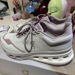 on cloud Cloud On Running Shoes X Photo 0