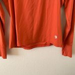 Mountain Hardwear  wicking long sleeve tee with thumb holes hiking and running Photo 1