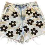 American Eagle  mom short with black daisies size 8 Photo 0