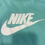 Nike  Tee KIDS XL (Women’s Small) Photo 2