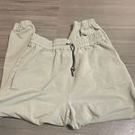 Varley  Light green joggers Photo 1