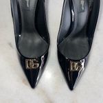 Dolce & Gabbana New DG Plaque Pointed Toe Pump in Black Patent Leather Photo 7