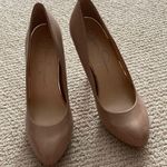 Jessica Simpson Nude Tan Round Toe High Heel Shoes Pumps Size 8.5 Patent VEUC Photo 2