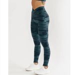 Alphalete Surface Power Blue Canvas Camo Crossover Leggings Photo 2
