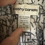 Cathy Daniels Kathy Daniels Size XL White Zip-Up Sweatshirt with Abstract Print Photo 6