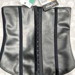 Leonisa  shapewear Photo 0