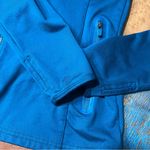Fabletics Kimmy Jacket Baltic Teal Full Zip size small thimb holes breathable Photo 4