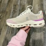 on cloud Pink & White  Cloudtec Photo 2