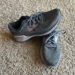 Brooks  Women's Gray Adrenaline Athletic Shoes with Minor Wear/Damage Size 9 Photo 11