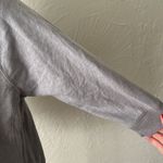 Gray quarter sleeve crew neck top Photo 3