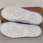 Levi's New w/ box  sz women's 8 all solid white sneakers chunky gum Photo 5