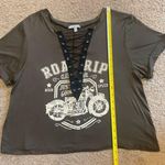 Charlotte Russe Charolette Russe Green Cropped Criss Cross Front Short-Sleeve Top, Size M Photo 8