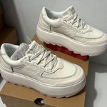 UGG women’s Marin Mega Lace white color Photo 1