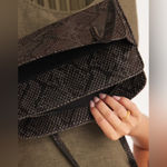 ASOS - snakeskin print shoulder bag Photo 5