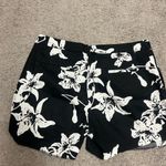 Banana Republic 🛍️5/$25  Floral Black and White Women's Shorts size 10 Photo 1