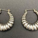 VTG 925 Sterling Silver Classic Striped Lighter Shrimp Hoop Snap Close Earrings Photo 1