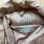 Love Tree  Ultra Light Packable Puffer Vest Size Medium‎ Photo 4