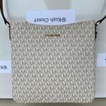 Michael Kors MK JST LG Messenger Leather Crossbody Bag Photo 4