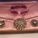 VINTAGE PRINCESS COSTUME GOLD/RHINESTONES FLORAL SHAPE NECKLACE EARRING SET Photo 8