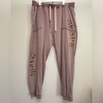 Sundance Women’s Flowers Embroidered Cuffed Pants Mauve Pink Joggers size XL Photo 1