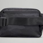 Lululemon Everywhere Belt Bag “Large” in Camo, NWT + FREE  Shopping Bag Photo 4