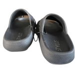 NWT STYLUS Womens 7 M Black Slides Sandals Textured Strap Contoured Footbed Photo 4