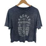 Social Scene T Photo 0