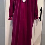 Vtg M Elegant Velvet Gown Lace Detail w/pockets velour long sleeve housecoat Pink Size M Photo 0