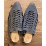 Melrose and Market  Raymie Clog Stone Woven Mules 8 Vegan Leather Suede Gray Photo 4