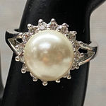 Silver Tone Elegant Pearl Halo Crystal Accents Classic Design Cocktail Ring Sz 7 White Photo 0