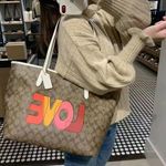 Coach oach City Tote In Signature Canvas love print Photo 2