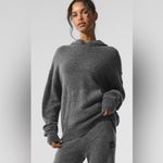 Alo Yoga  NWT New Class Cashmere Hoodie Platinum Grey Size S Kangaroo pocket Photo 2