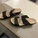 Crocs  Black and Cream Minimalist Sandals 6 M perfect shape Photo 2