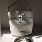 Karl Lagerfeld Paris Adele Bucket bag in off white Photo 10