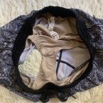 Lululemon Hotty Hot Short
Mini Antique Paisley White Black / Black Size 8 Photo 10
