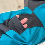 Illumi NITE athletic/running shirt with hood 3/4 zip thumb holes back pocket Size XL Photo 7