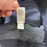 Athleta  Linen Striped Shorts Navy Size 6 Athleisure Pockets Womens Photo 4