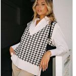 Princess Polly  Ashton V-Neck Houndstooth Knit Sweater Vest White Black Size S/M Photo 11