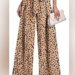 Chic Leopard Print Wide Photo 0