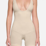 SKIMS RARE  Seamless Sculpt Deep‎ Plunge Short Bodysuit Sand Size L  NWOT halter Photo 0
