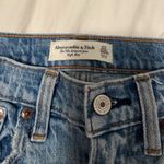 Abercrombie & Fitch Abercrombie 90’s relaxed High-Rise Jeans Photo 2