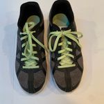 Nike Air Max S2S gray knit upper training shoe black trim and green laces Size 8 Photo 2