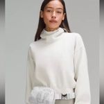 Lululemon NWT 1L Vapor White with Studded Logo Everywhere Belt Bag Photo 1