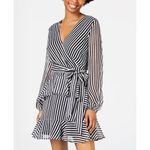 MATERIAL GIRL Striped V Photo 8