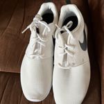 Nike Women’s Roshe Shoes Photo 3